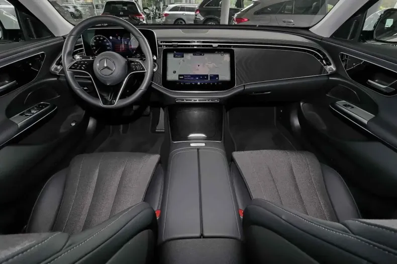 Mercedes-Benz E 220 din 2024 cu 13.330 km - oferta MER110875 - foto 5