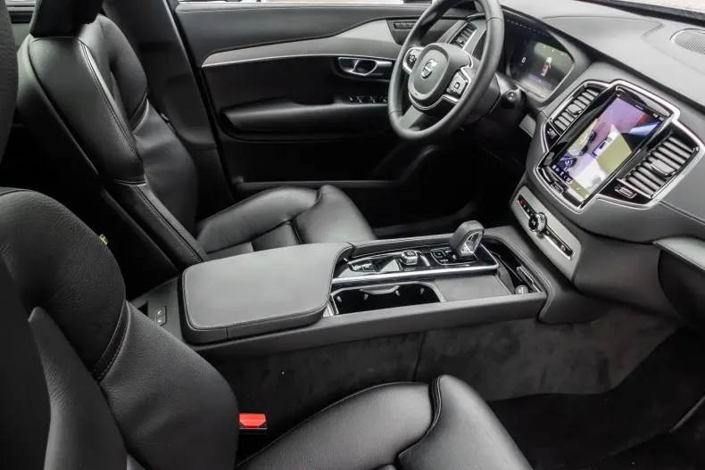 Volvo XC90 din 2023 cu 29.506 km - oferta VOL110889 - foto 4