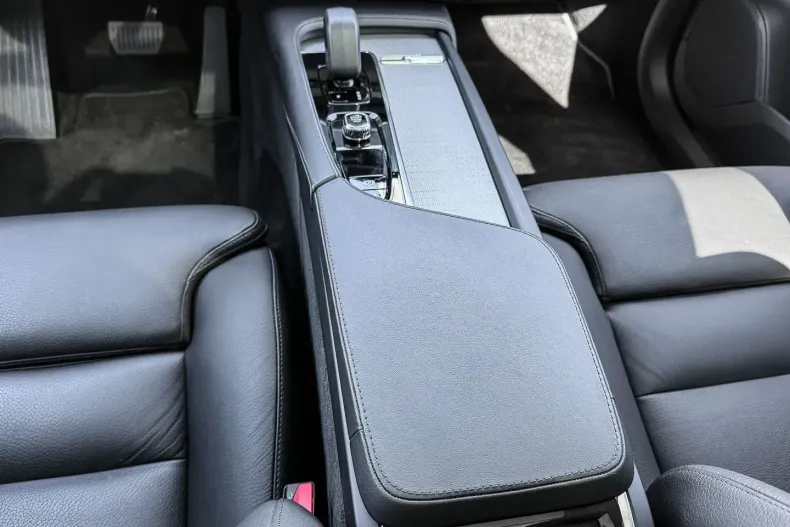 Volvo XC90 din 2023 cu 27.286 km - oferta VOL110894 - foto 11