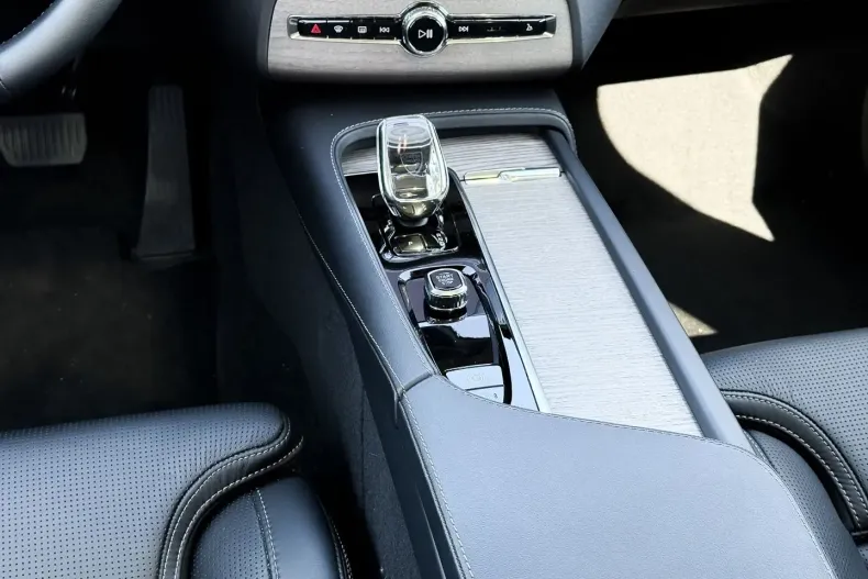 Volvo XC90 din 2023 cu 18.684 km - oferta VOL110896 - foto 9