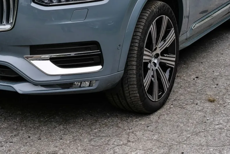 Volvo XC90 din 2023 cu 34.624 km - oferta VOL110906 - foto 3