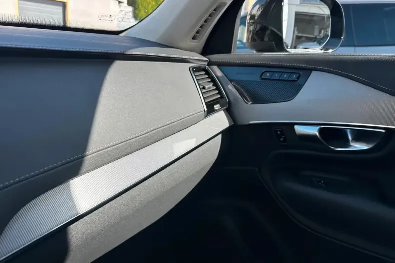 Volvo XC90 din 2022 cu 58.100 km - oferta VOL110912 - foto 23