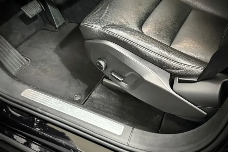 Volvo XC90 din 2021 cu 98.158 km - oferta VOL110924 - foto 7