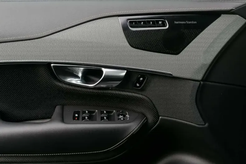 Volvo XC90 din 2022 cu 57.093 km - oferta VOL110926 - foto 13