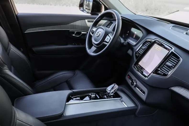 Volvo XC90 din 2024 cu 14.900 km - oferta VOL110928 - foto 3