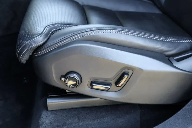 Volvo XC90 din 2024 cu 14.900 km - oferta VOL110928 - foto 14