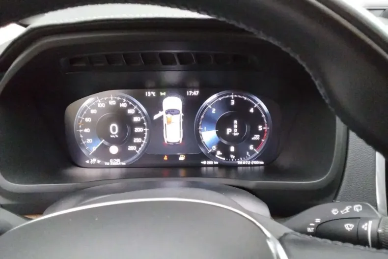 Volvo XC90 din 2022 cu 61.750 km - oferta VOL110936 - foto 11