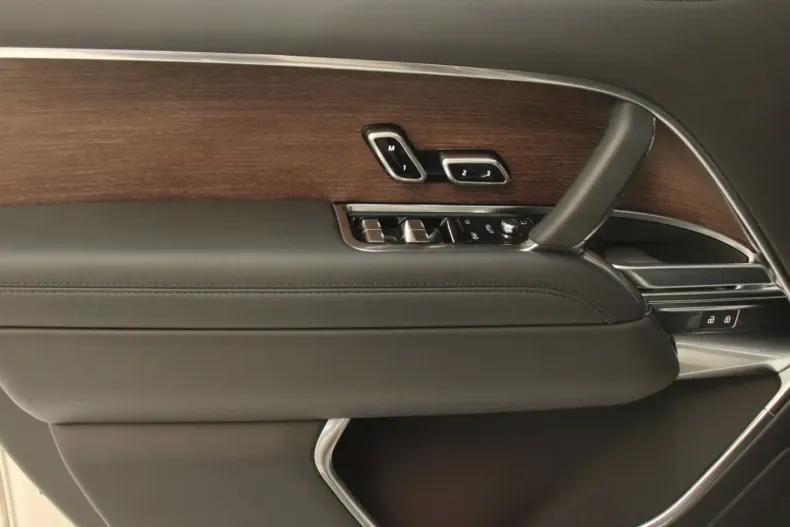 Land Rover Range Rover din 2024 cu 12.600 km - oferta LAN110941 - foto 12