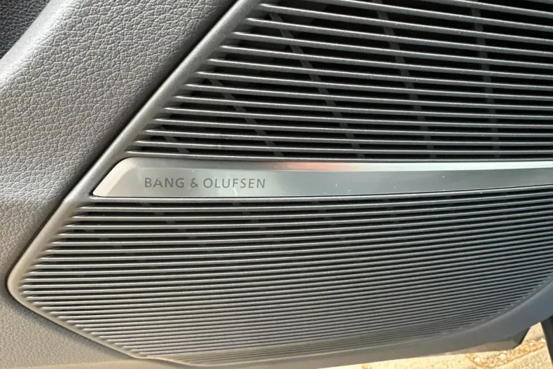 Audi Q8 din 2025 cu 7.500 km - oferta AUD110950 - foto 16