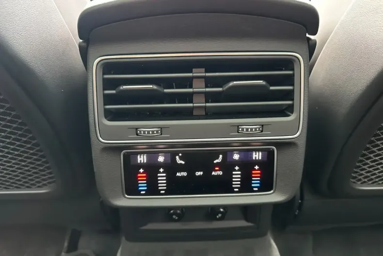 Audi Q8 din 2025 cu 7.500 km - oferta AUD110950 - foto 20