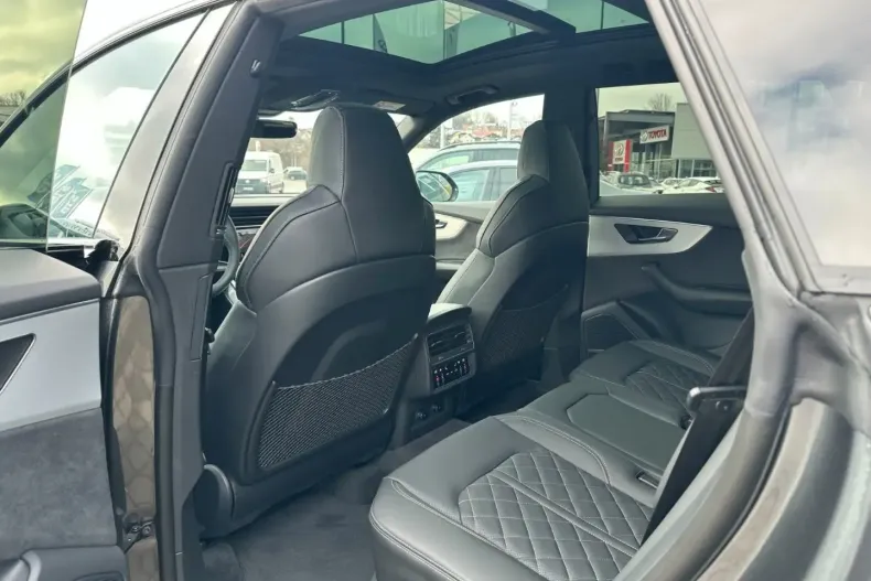 Audi Q8 din 2025 cu 7.500 km - oferta AUD110950 - foto 21