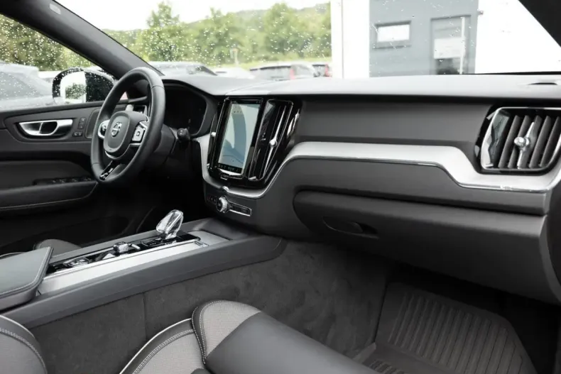 Volvo XC60 din 2023 cu 38.250 km - oferta VOL110957 - foto 5