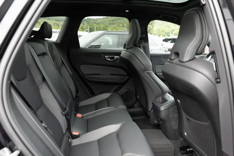 Volvo XC60 din 2023 cu 38.250 km - oferta VOL110957 - foto 6