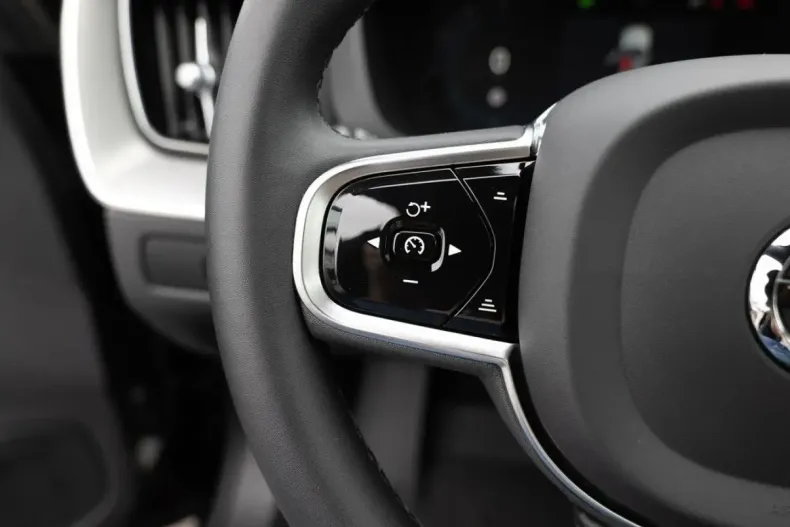 Volvo XC60 din 2023 cu 38.250 km - oferta VOL110957 - foto 18