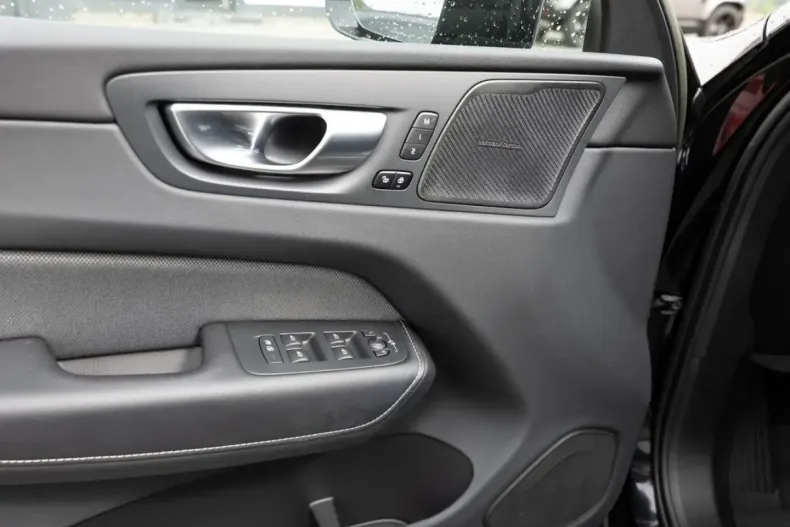 Volvo XC60 din 2023 cu 38.250 km - oferta VOL110957 - foto 24