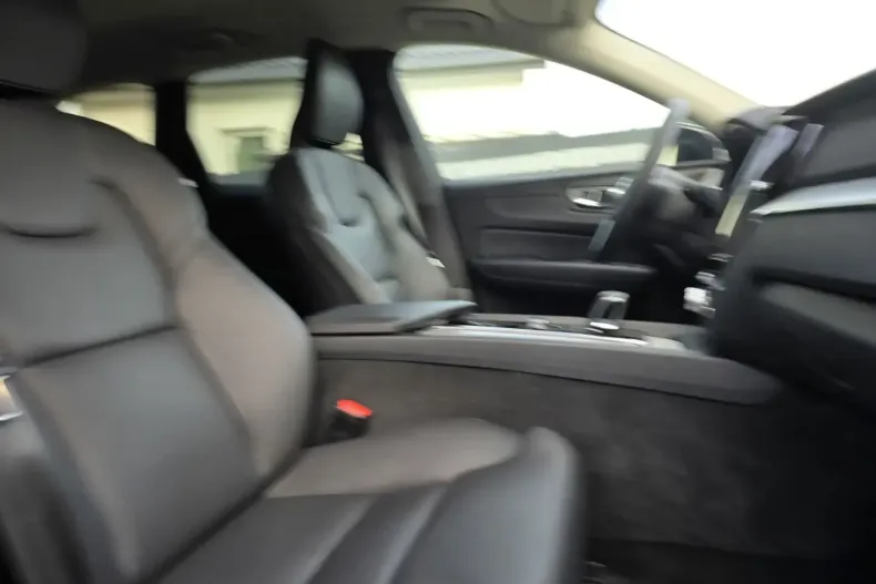 Volvo XC60 din 2022 cu 59.000 km - oferta VOL110986 - foto 7