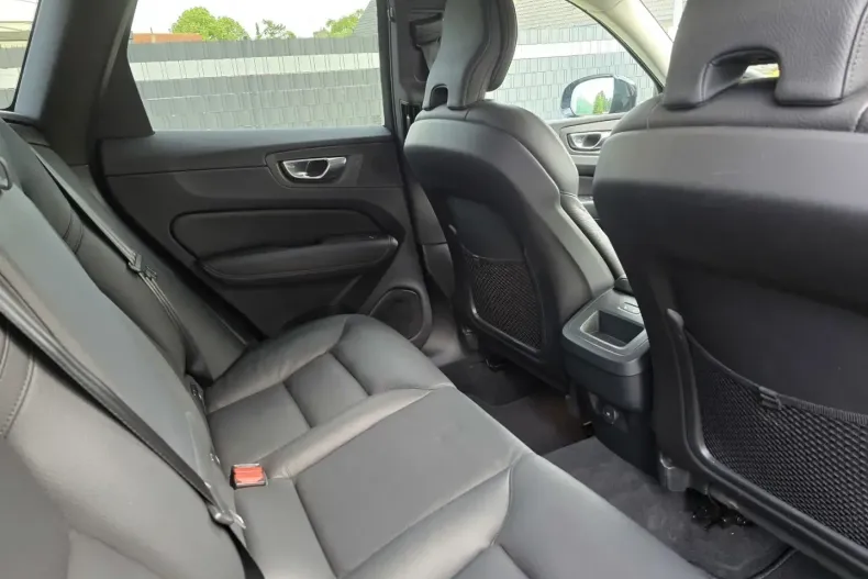 Volvo XC60 din 2022 cu 59.000 km - oferta VOL110986 - foto 8