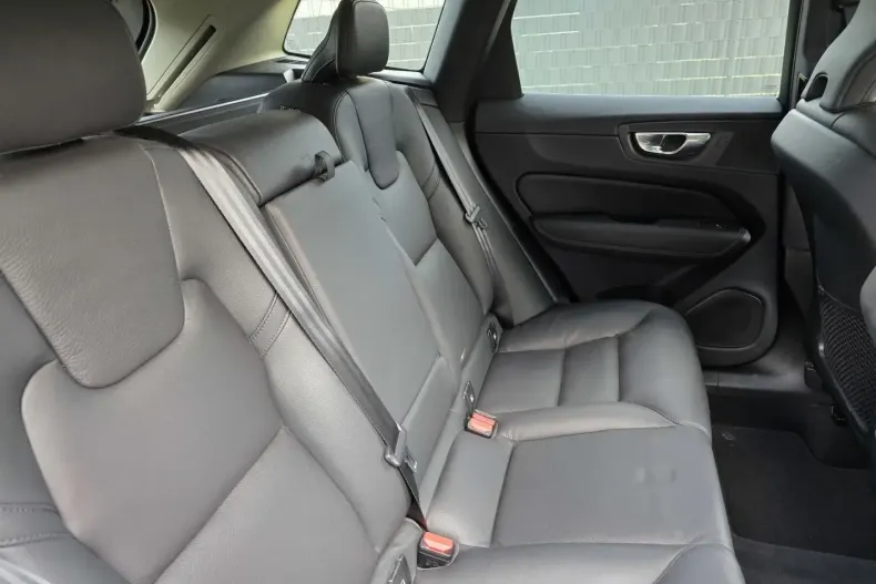 Volvo XC60 din 2022 cu 59.000 km - oferta VOL110986 - foto 9