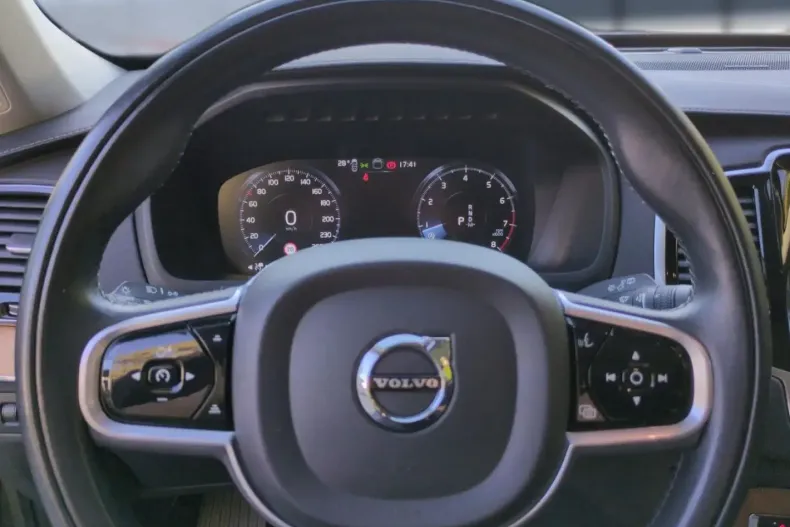 Volvo XC90 din 2021 cu 46.850 km - oferta VOL110989 - foto 11