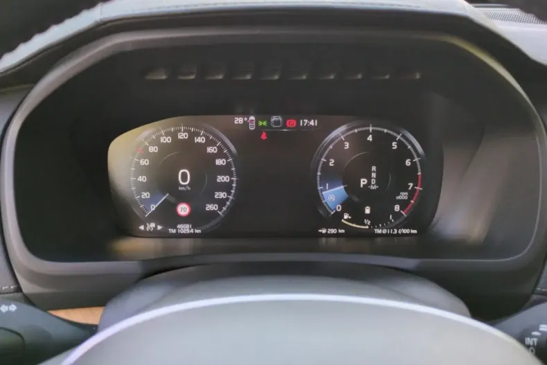 Volvo XC90 din 2021 cu 46.850 km - oferta VOL110989 - foto 15