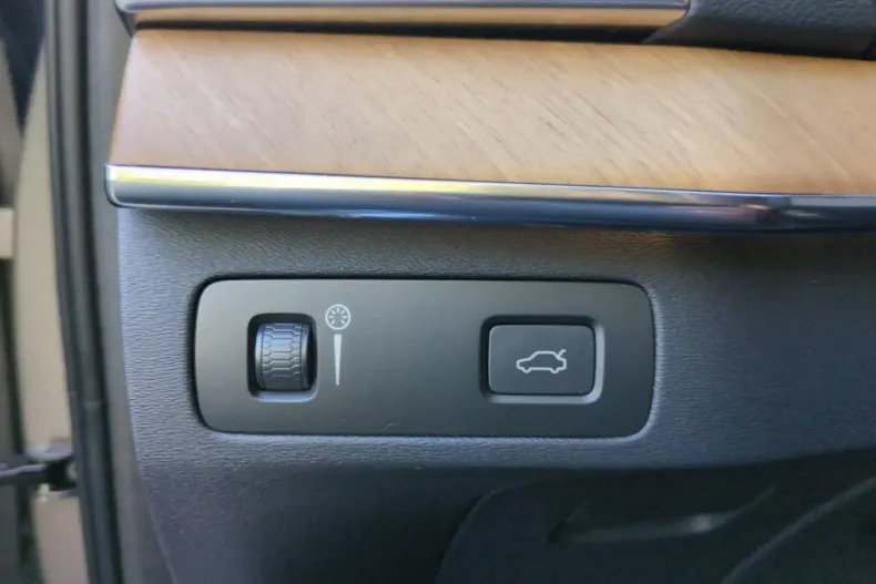 Volvo XC90 din 2021 cu 46.850 km - oferta VOL110989 - foto 17