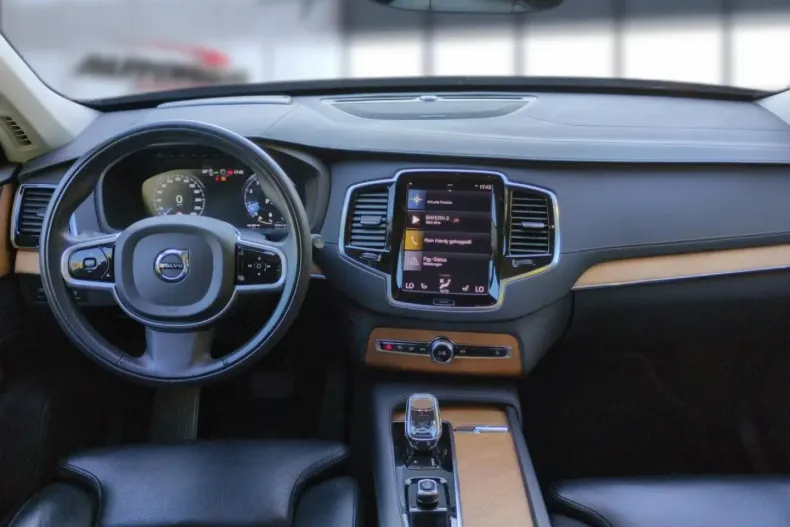 Volvo XC90 din 2021 cu 46.850 km - oferta VOL110989 - foto 20