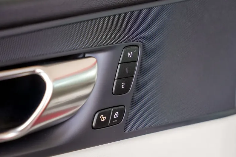 Volvo XC60 din 2021 cu 69.000 km - oferta VOL111001 - foto 22