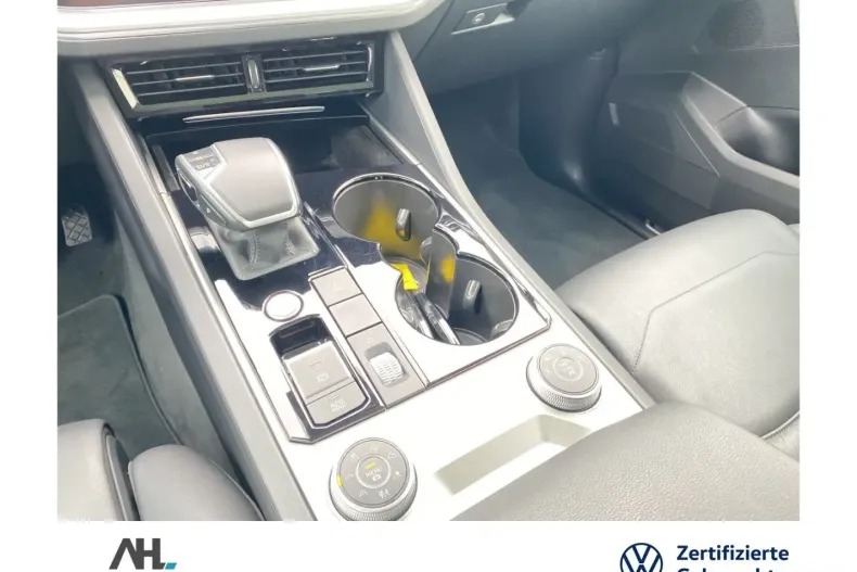 Volkswagen Touareg din 2020 cu 72.561 km - oferta VOL111009 - foto 18