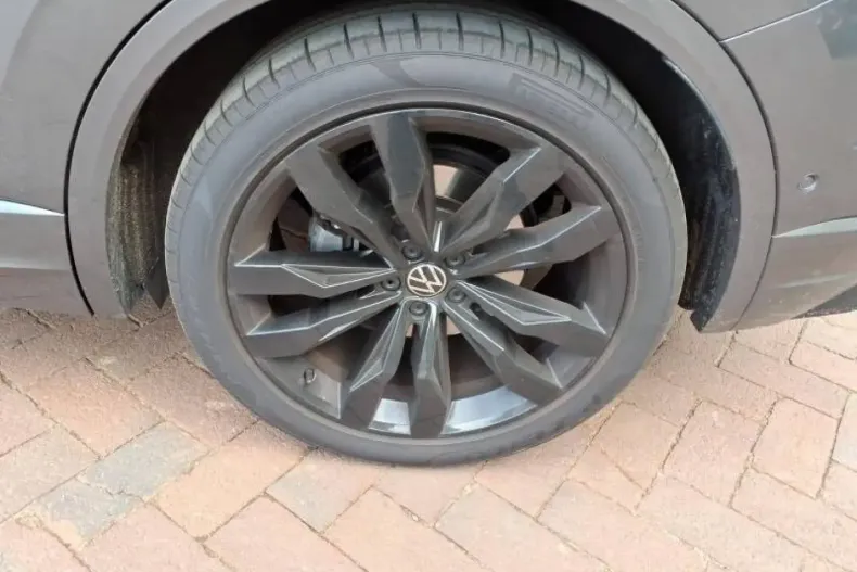 Volkswagen Touareg din 2022 cu 59.534 km - oferta VOL111015 - foto 3