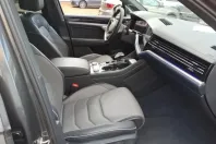 Volkswagen Touareg din 2022 cu 59.534 km - oferta VOL111015 - foto 4