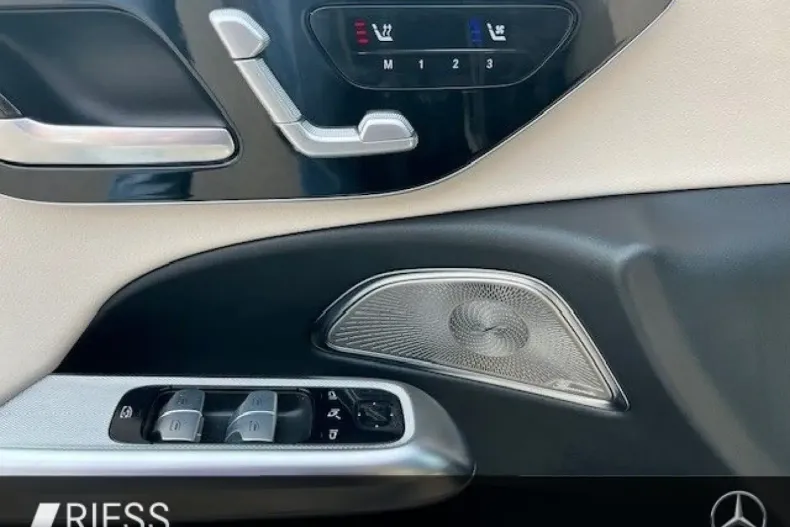 Mercedes-Benz E 220 din 2023 cu 15.466 km - oferta MER111032 - foto 11