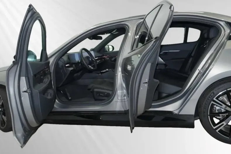 BMW 550 din 2024 cu 14.600 km - oferta BMW111181 - foto 6