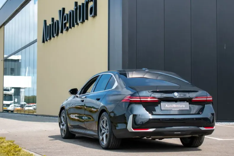 BMW 550 din 2024 cu 27.248 km - oferta BMW111189 - foto 3