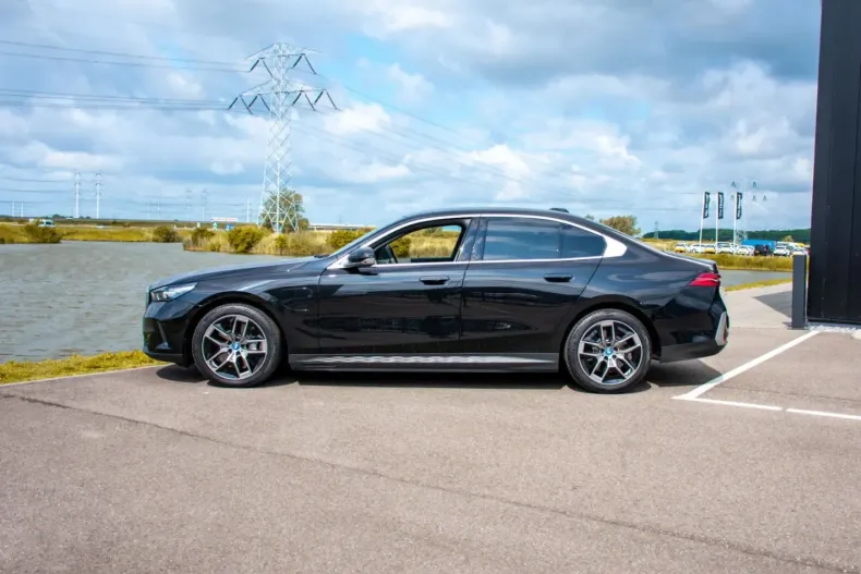 BMW 550 din 2024 cu 27.248 km - oferta BMW111189 - foto 9