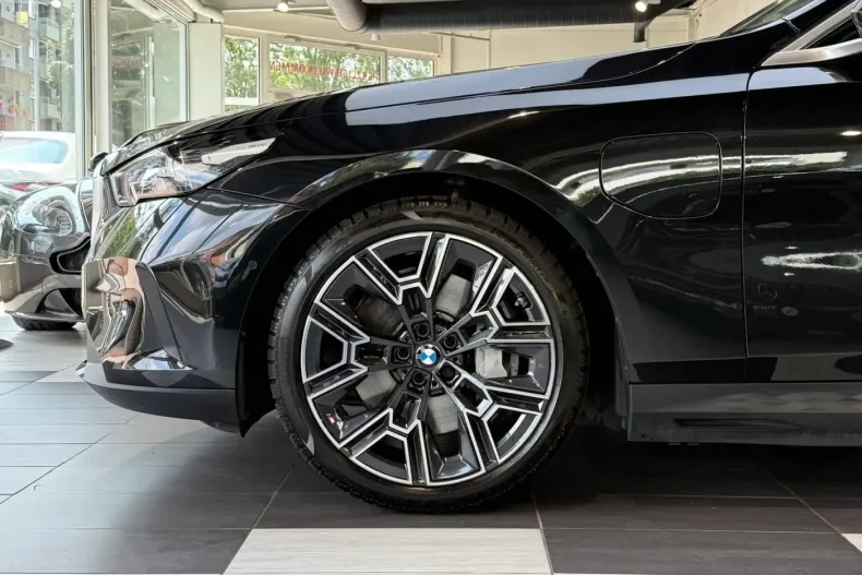 BMW 550 din 2024 cu 23.700 km - oferta BMW111212 - foto 3