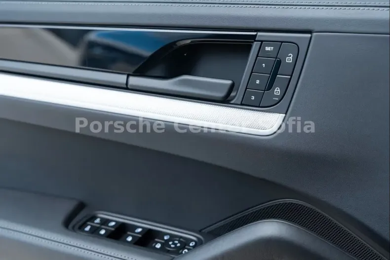 Porsche Cayenne din 2024 cu 37.850 km - oferta POR111230 - foto 5