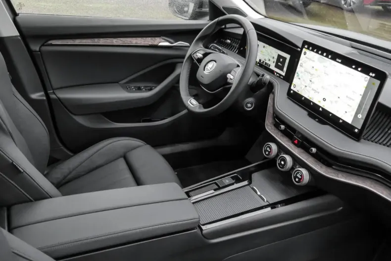 Skoda Superb din 2024 cu 14.020 km - oferta SKO111239 - foto 2