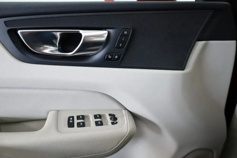 Volvo XC60 din 2021 cu 56.950 km - oferta VOL111307 - foto 17