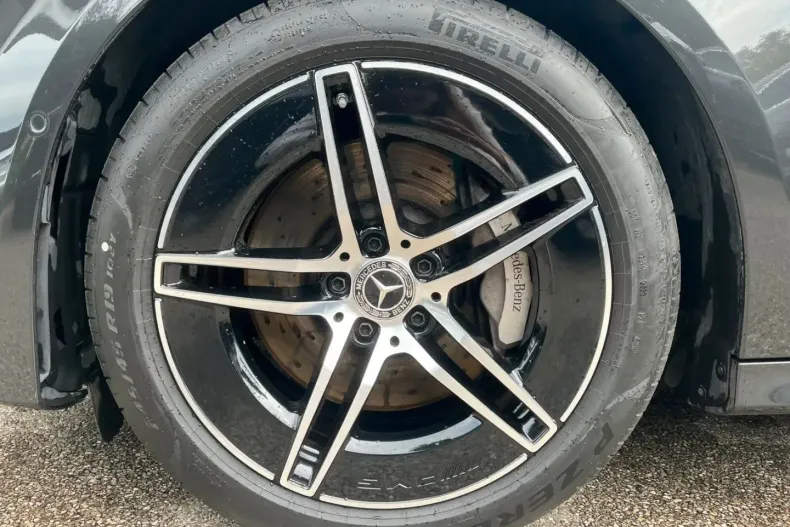 Mercedes-Benz E 200 din 2023 cu 42.371 km - oferta MER111310 - foto 4