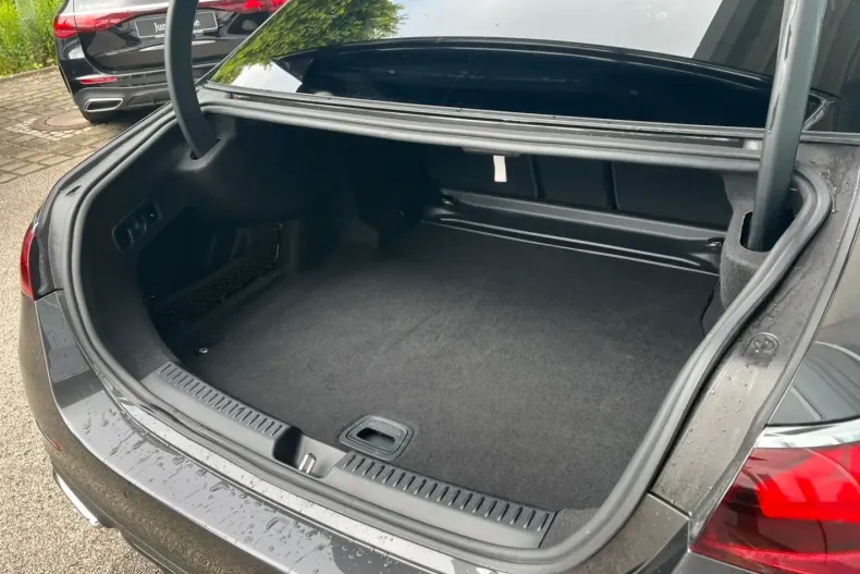 Mercedes-Benz E 200 din 2023 cu 42.371 km - oferta MER111310 - foto 8