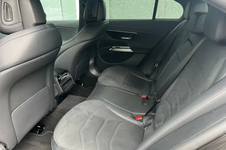 Mercedes-Benz E 200 din 2023 cu 42.371 km - oferta MER111310 - foto 10