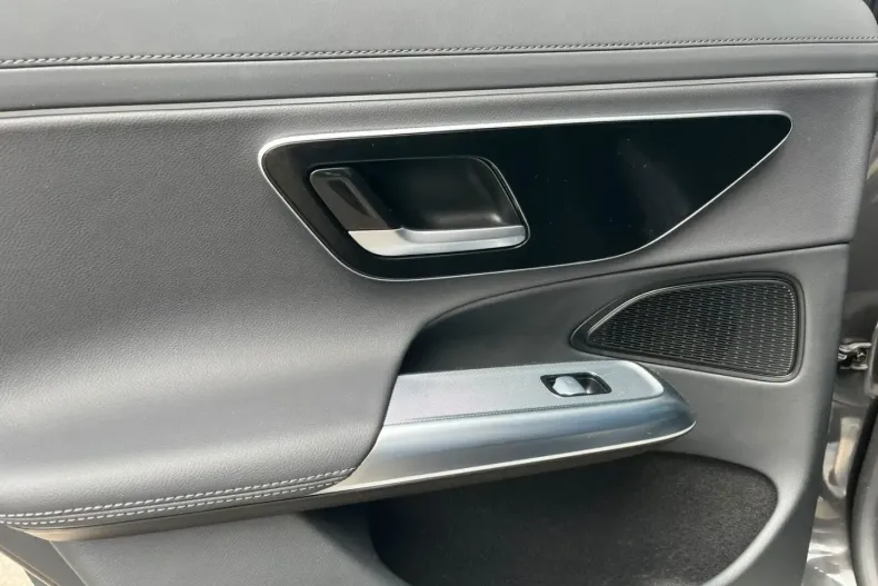 Mercedes-Benz E 200 din 2023 cu 42.371 km - oferta MER111310 - foto 11