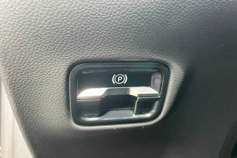 Mercedes-Benz E 200 din 2023 cu 42.371 km - oferta MER111310 - foto 16