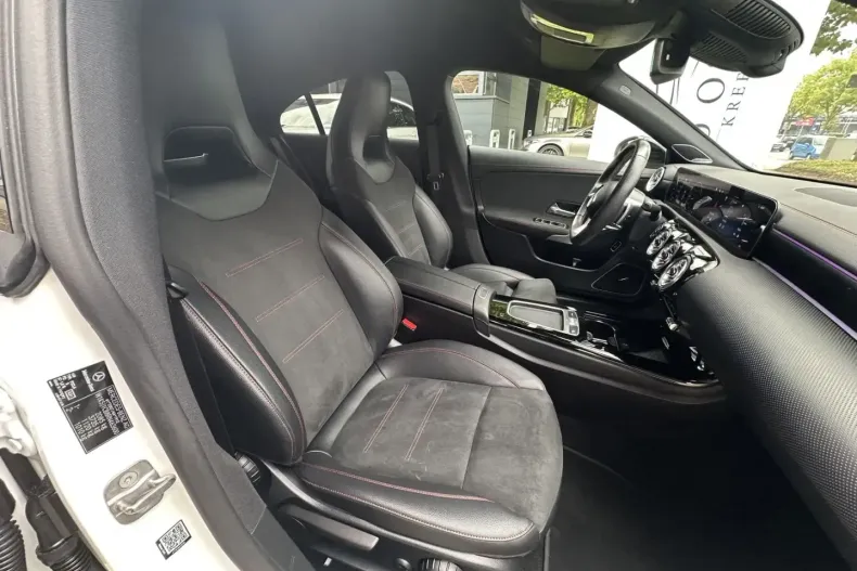 Mercedes-Benz CLA 200 din 2023 cu 68.695 km - oferta MER111314 - foto 6