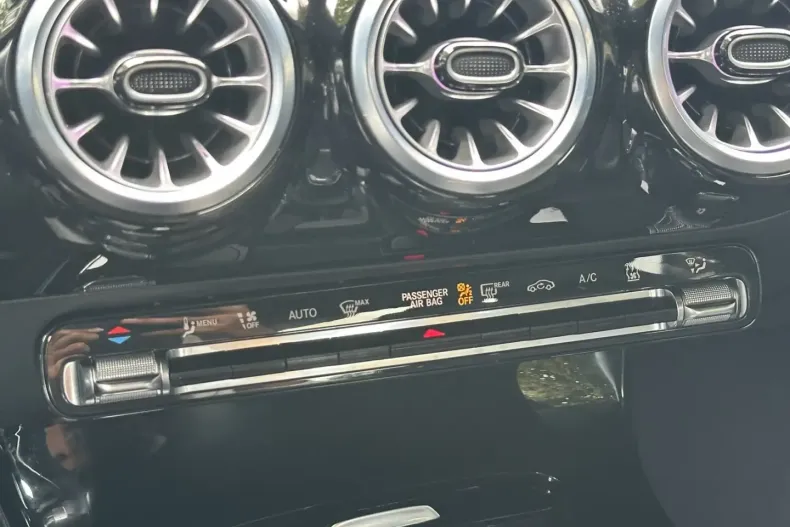 Mercedes-Benz CLA 200 din 2023 cu 68.695 km - oferta MER111314 - foto 21