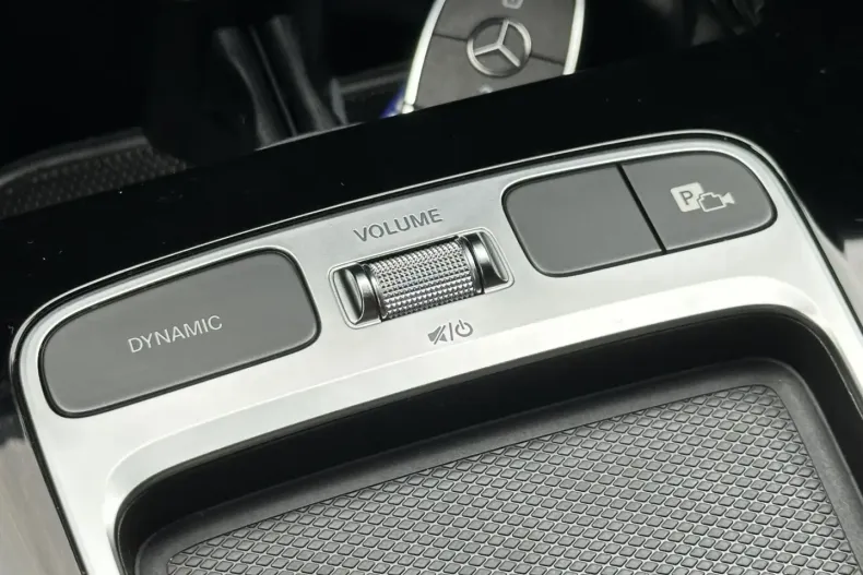 Mercedes-Benz CLA 200 din 2023 cu 68.695 km - oferta MER111314 - foto 22