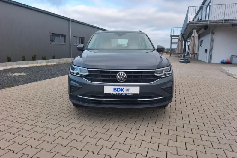 Volkswagen Tiguan din 2021 cu 79.500 km - oferta VOL111323 - foto 2