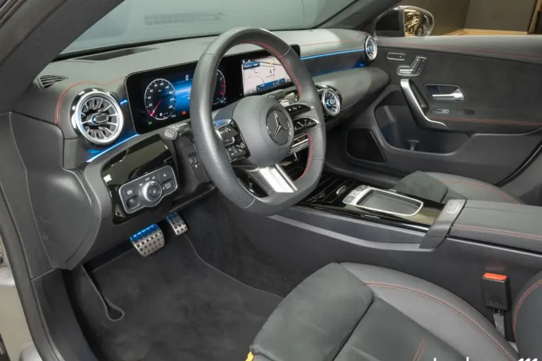 Mercedes-Benz CLA 200 din 2024 cu 5.000 km - oferta MER111324 - foto 10