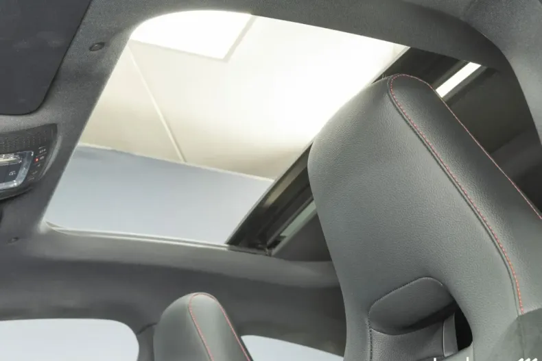 Mercedes-Benz CLA 200 din 2024 cu 5.000 km - oferta MER111324 - foto 12