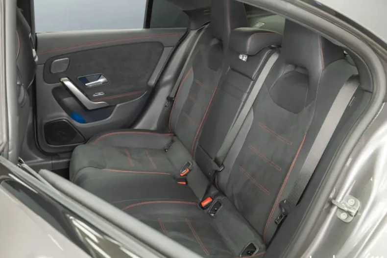 Mercedes-Benz CLA 200 din 2024 cu 5.000 km - oferta MER111324 - foto 14